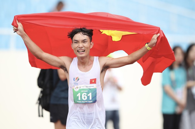 Hoàng Nguyên Thanh mang về chiếc HCV đầu tiên cho marathon nam Việt Nam